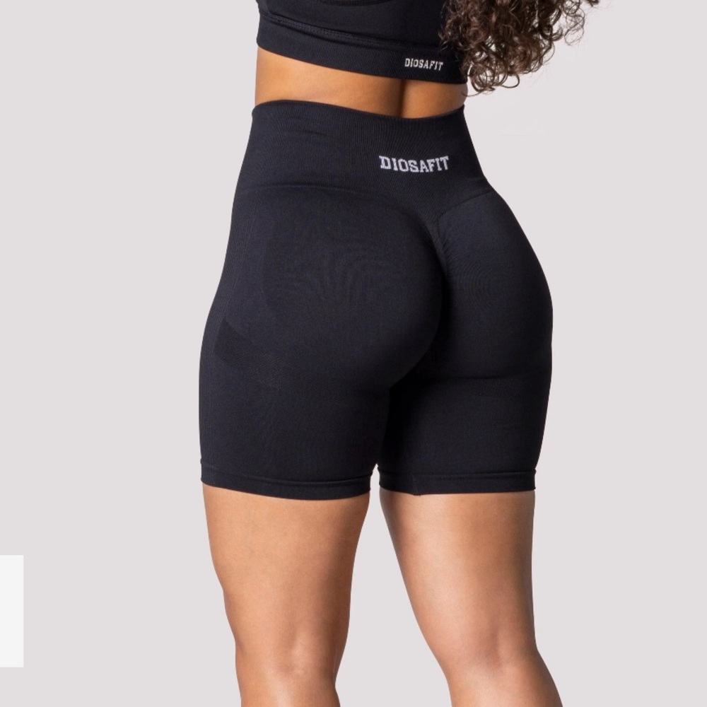 Diosa fit scrunch butt shorts